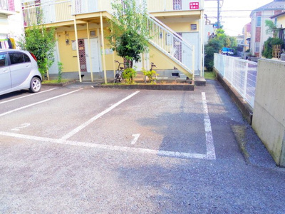 敷地内駐車場（有料・要空き確認）