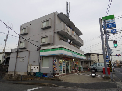 ファミリーマート川崎向ケ丘店まで180ｍ