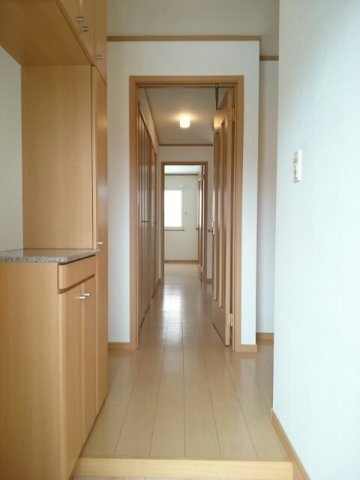 クロシェットⅣの玄関|収納もある玄関です