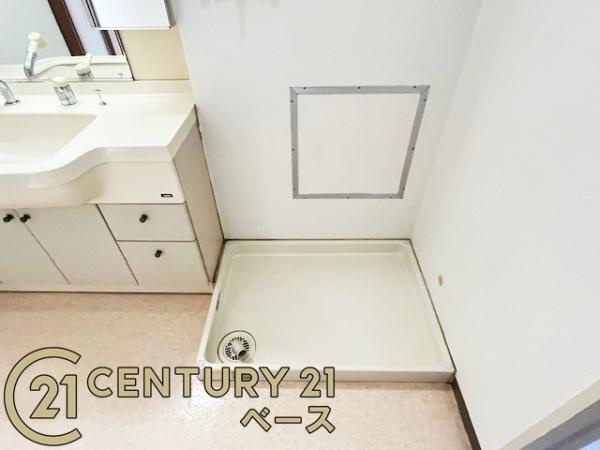 真美ケ丘中央一番街　11号棟の独立洗面台|■現地撮影写真■忙しい朝にも役立つゆったりとした広さの快適な洗面スペースです！