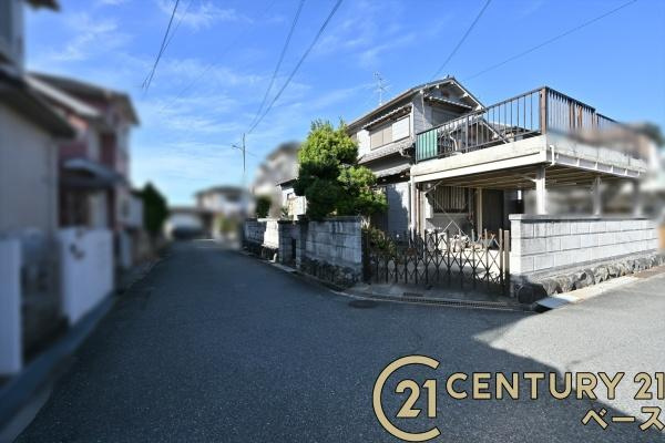 北葛城郡上牧町松里園３丁目　一戸建の前面道路含む現地写真