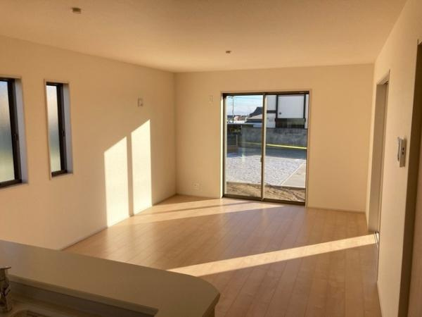 第1前橋堀越 2号棟の居間・リビング