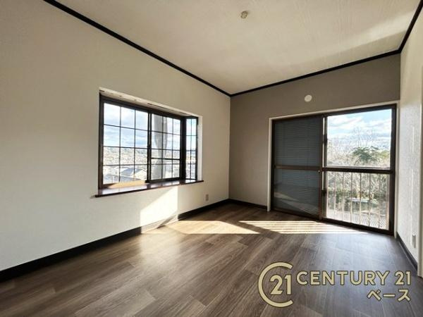 生駒市緑ケ丘　一戸建の洋室|■現地撮影写真■２面採光で明るい洋室です！