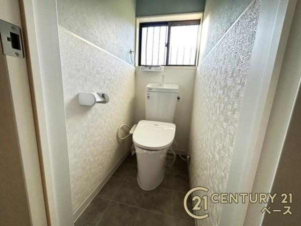 生駒市緑ケ丘　一戸建のトイレ|■現地撮影写真■リフォーム済みの綺麗なお手洗いです！