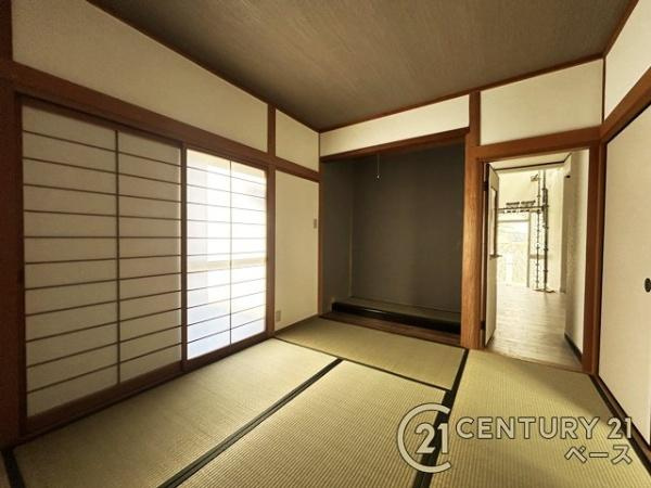 生駒市緑ケ丘　一戸建の和室|■現地撮影写真■ご家族のくつろぎスペースとしてもご利用いただけます。