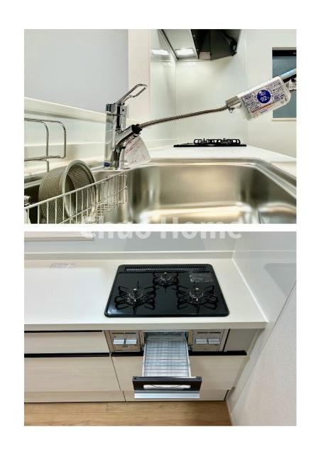 葛飾区東水元5丁目新築分譲住宅のキッチン|【キッチン水栓】キッチン水栓はシャワーヘッドが伸びますのでシンクの隅々まで届きます。【三ツ口コンロ】奥様に好評な三ツ口コンロと魚焼きグリルです。