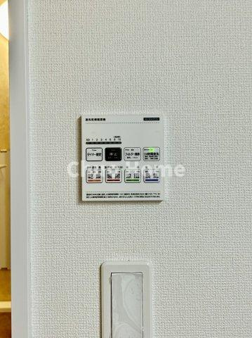 葛飾区東水元5丁目新築分譲住宅の冷暖房・空調設備|【浴室乾燥機】暖房・冷風・換気・乾燥が可能です。毎日を快適に過ごせるうれしい機能が揃っています。雨の日の洗濯物も安心です。