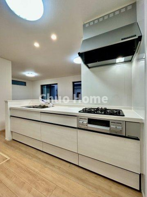 【キッチン】 | 葛飾区東水元5丁目新築分譲住宅 | ワイドで収納豊富なシステムキッチン