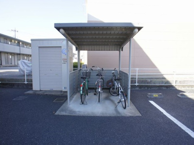 【その他共用部分】 | ワイズⅣ | 屋根付きの駐輪場があります♪