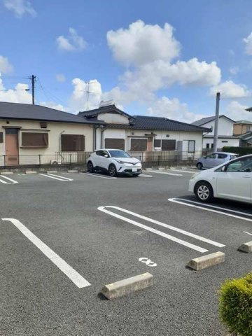 サン・フラワーＫの駐車場