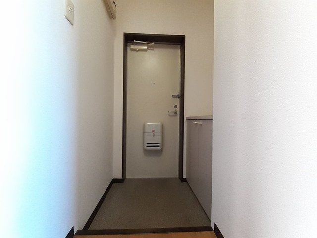 ウイステリアＡの玄関