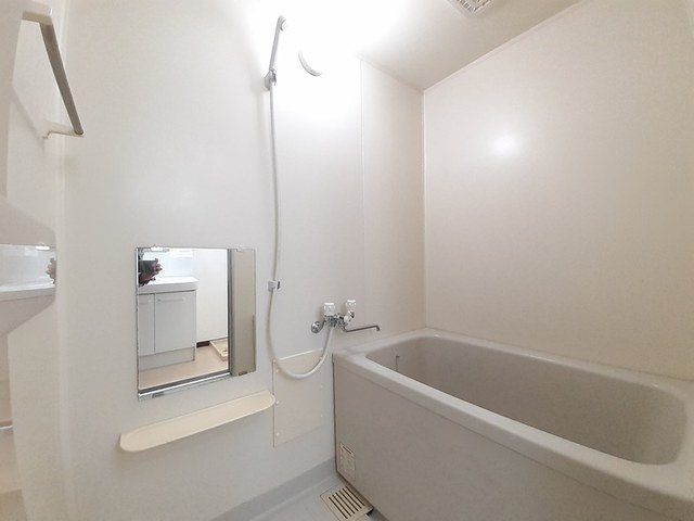 ウイステリアＡの浴室