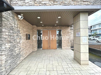 【エントランス】 | フェイム小岩レジデンスタワー | 【エントランス】マンションのエントランスは、その物件の印象を決める、顔とも言える場所です。毎日通る場所ですからきれいなのが一番です。