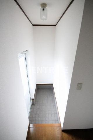 WHITE BELL Cの玄関