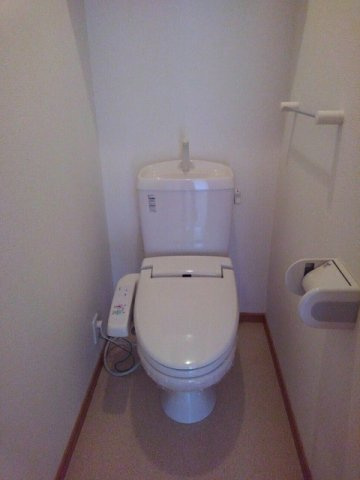 ウェルフェアＡのトイレ|落ち着いた色調のトイレです