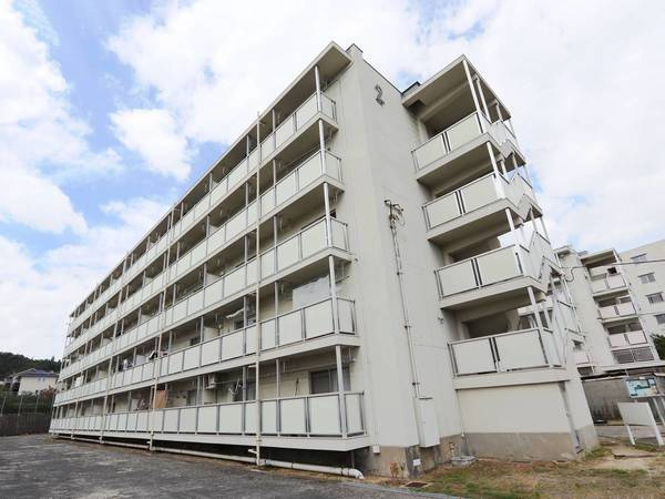 ビレッジハウス宮ヶ迫2号棟の外観|外観は落ち着いています