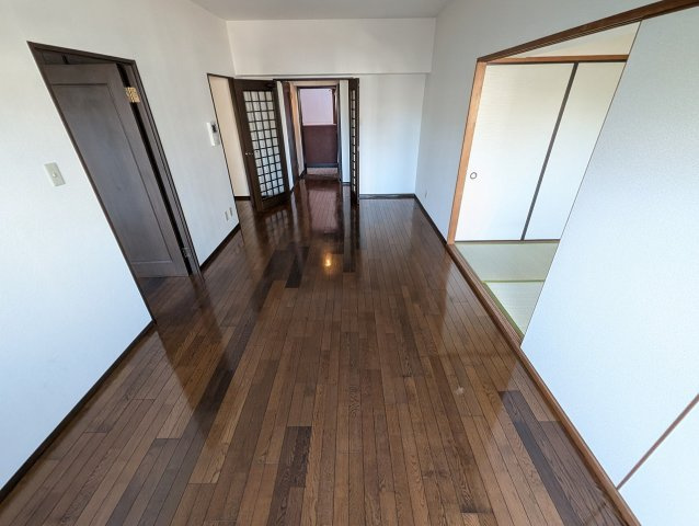 ロマネスク六ツ門の居間・リビング