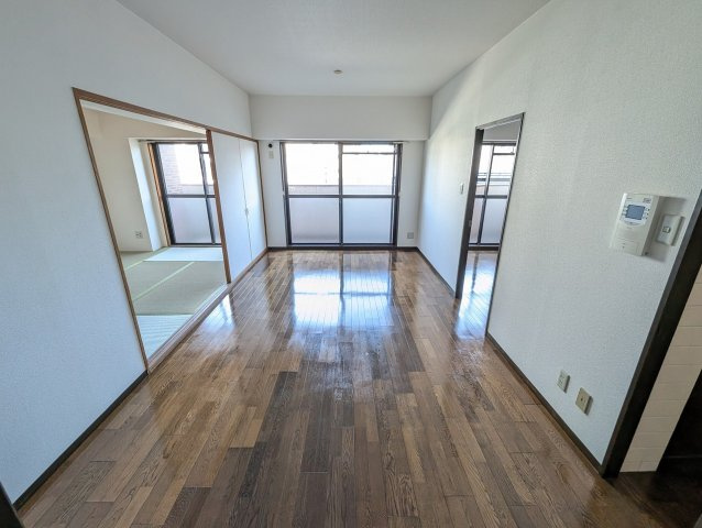 ロマネスク六ツ門の居間・リビング