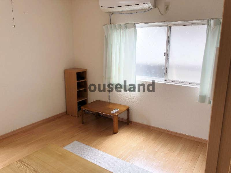 湊通丁北戸建の居間・リビング