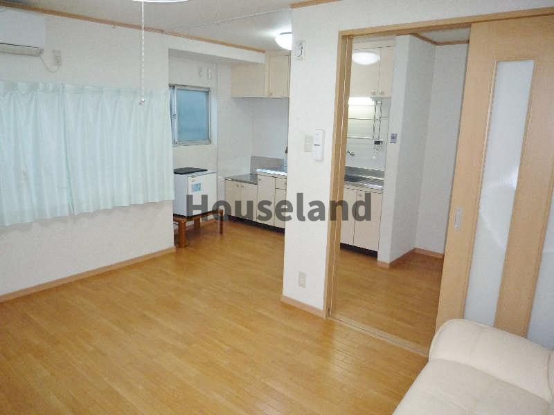 湊通丁北戸建の居間・リビング