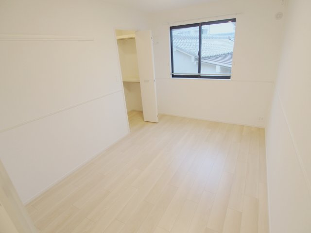 野々山　Aの洋室