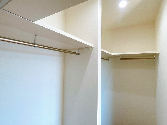 岡山市北区高松原古才 中古住宅の収納|◆2階のWICの様子です。