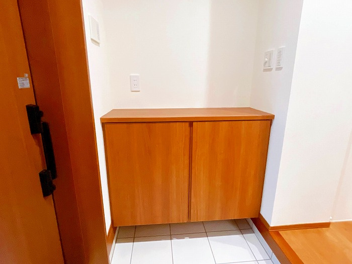 岡山市北区高松原古才 中古住宅の玄関|◆下駄箱がありスッキリまとまります。