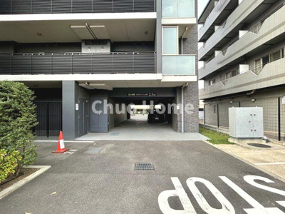 【駐車場】 | プレイズ北千住 | 【敷地内駐車場】最新の空き状況や費用などの詳細は担当スタッフまでお問い合わせください。