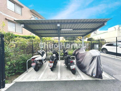 【駐車場】 | プレイズ北千住 | 【バイク置場】最新の空き状況や費用などの詳細は担当スタッフまでお問い合わせください。