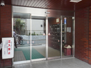 明穂和泉マンションのエントランス