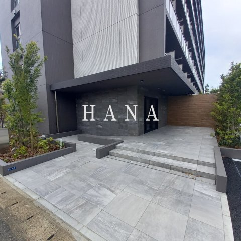 ケイディーエックスレジデンス原木中山のエントランス