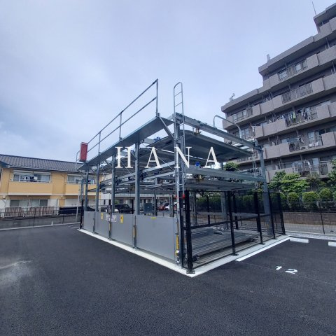 ケイディーエックスレジデンス原木中山の駐車場