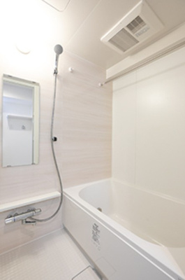 【浴室】 | グロリアス西荻窪 | 浴室乾燥機付きバス。