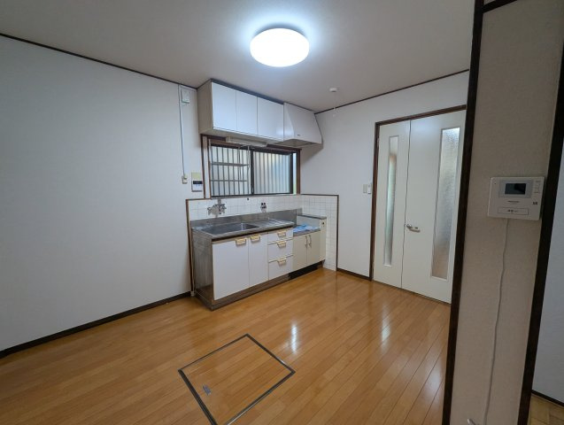 伊丹市春日丘２丁目貸家の居間・リビング