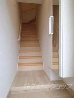 広島市安佐北区亀山７丁目のアパートの玄関