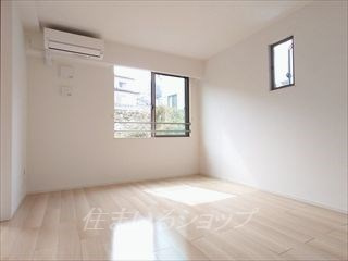 広島市安佐北区亀山７丁目のアパートの居間・リビング