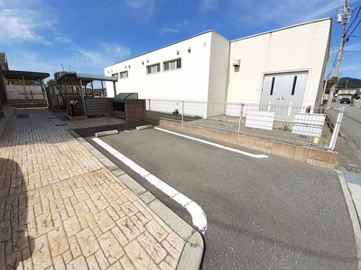 【駐車場】 | カーサ・プレッソ | 駐車場に車を止められます