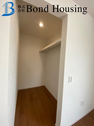 JR魚住駅徒歩8分・お車3台駐車可　魚住町西岡の玄関