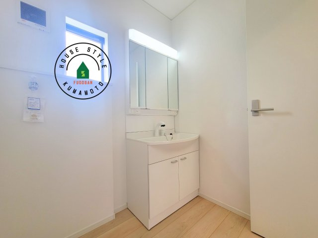 熊本市西区田崎3丁目第1-2棟(1号棟)の内観：施工例|洗面所は小さなプライベートスペース。歯磨き、洗顔と毎日施す個人空間。