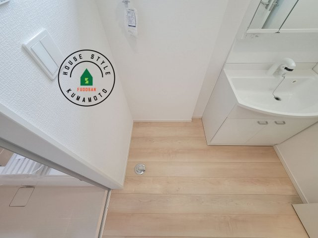 熊本市西区田崎3丁目第1-2棟(1号棟)の内観：施工例|ランドリースペースは広さもたっぷり。