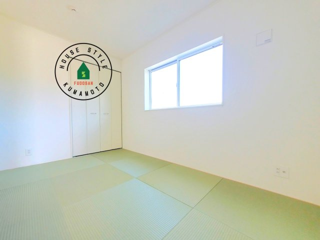 熊本市西区田崎3丁目第1-2棟(1号棟)の内観：施工例|和室を上手に活用すると暮らし方の幅が広がります。例えば普段は開け放して、子供の小さいうちはお昼寝や遊びのスペースに。畳はソフトなので転んでもケガをしにくく安心です