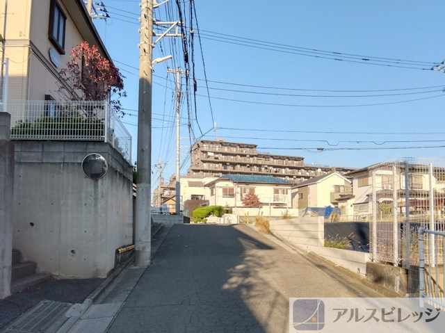 土地/新座市畑中3丁目　全３区画の前面道路含む現地写真