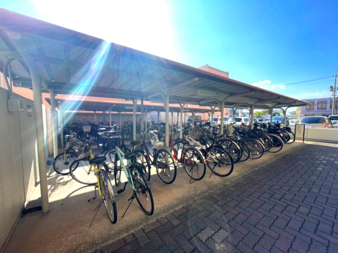 サーパス西古松Iのその他共用部分|・駐輪場
広々スペースの駐輪場です！