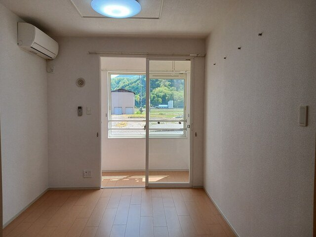 ウッド・ベルの居間・リビング