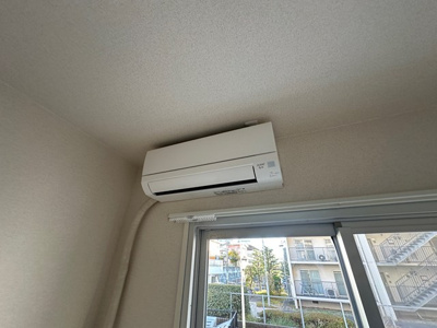 【設備】 | コーポラス坂本 | 暑い夏や寒い冬に大活躍！リビングダイニングキッチンにあるエアコンです☆冷暖房完備で1年中快適に過ごせます♪