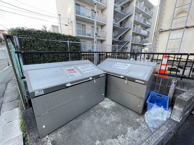 【その他共用部分】 | コーポラス坂本 | 敷地内ごみ置き場でごみ出しもらくらく～♪忙しい社会人さんや主婦さんにもうってつけ！