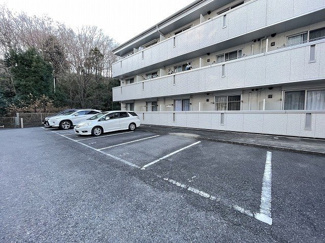 【駐車場】 | いつでも目の届く敷地内に駐車場があります♪お車をお持ちのファミリーさんにオススメです☆