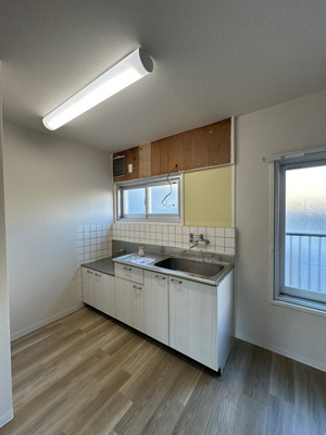 【キッチン】 | コーポラス坂本 | 換気のできる窓のあるキッチンはガスコンロ設置可能☆ご自身でお好きなタイプのガスコンロをご用意いただけます！