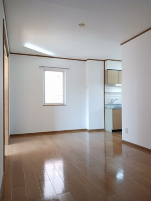 【居間・リビング】 | クレスト－ル本宮Ｂ | ゆったりとしたリビングです