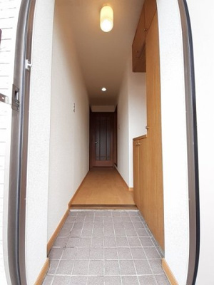 【玄関】 | サンアメニティ秋の里Ｂ | ゆったりとした玄関です